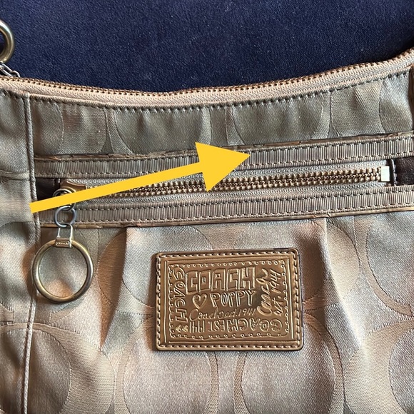 Coach Gold& Beige Poppy Bag-Very Used Preowned Vintage Condition, Pls see pics - Picture 9 of 11